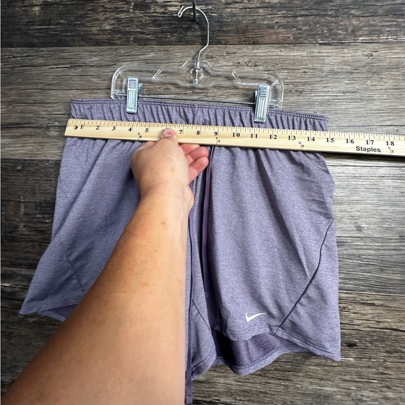 Nike Purple Athletic Shorts Lightweight Relaxed Fit - Picture 2 of 6
